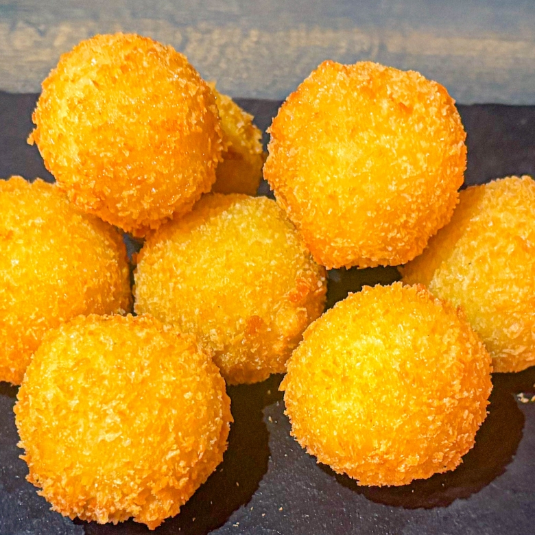 Картофельные шарики с грибами и сыром